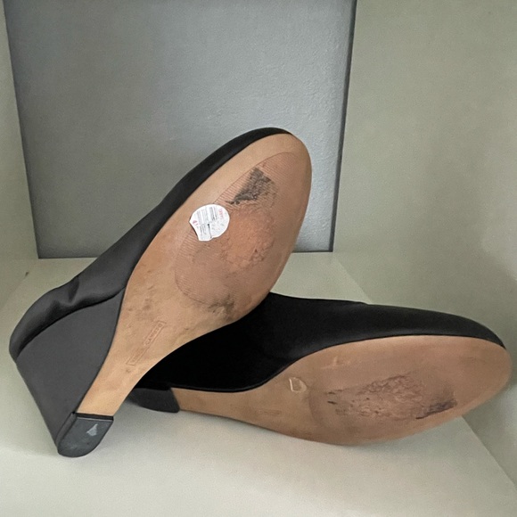 Vince Camuto black leather wedge workwear heels stretch comfort upper sz 7.5 - Picture 4 of 5